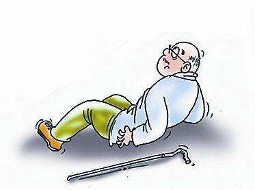 56歲老人散步時意外摔倒引發(fā)骨折，25保額遭拒賠，憑什么？